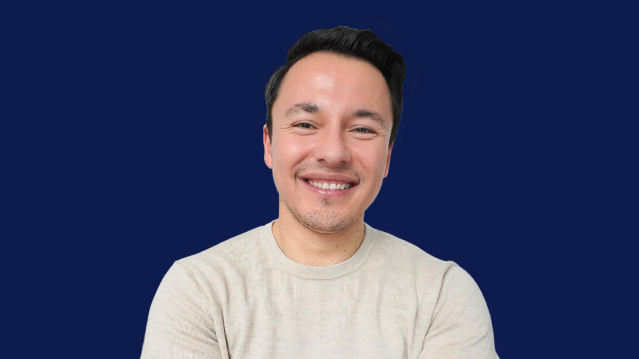 Dr. Umut, PhD, founder of Tumu Learning and TEF & TCF Canada exam preparation expert.